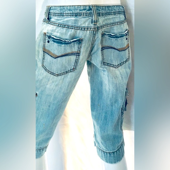 No Boundaries Robo blue distressed denim jeans knee length shorts. Size 9. NWOT. - Picture 5 of 8